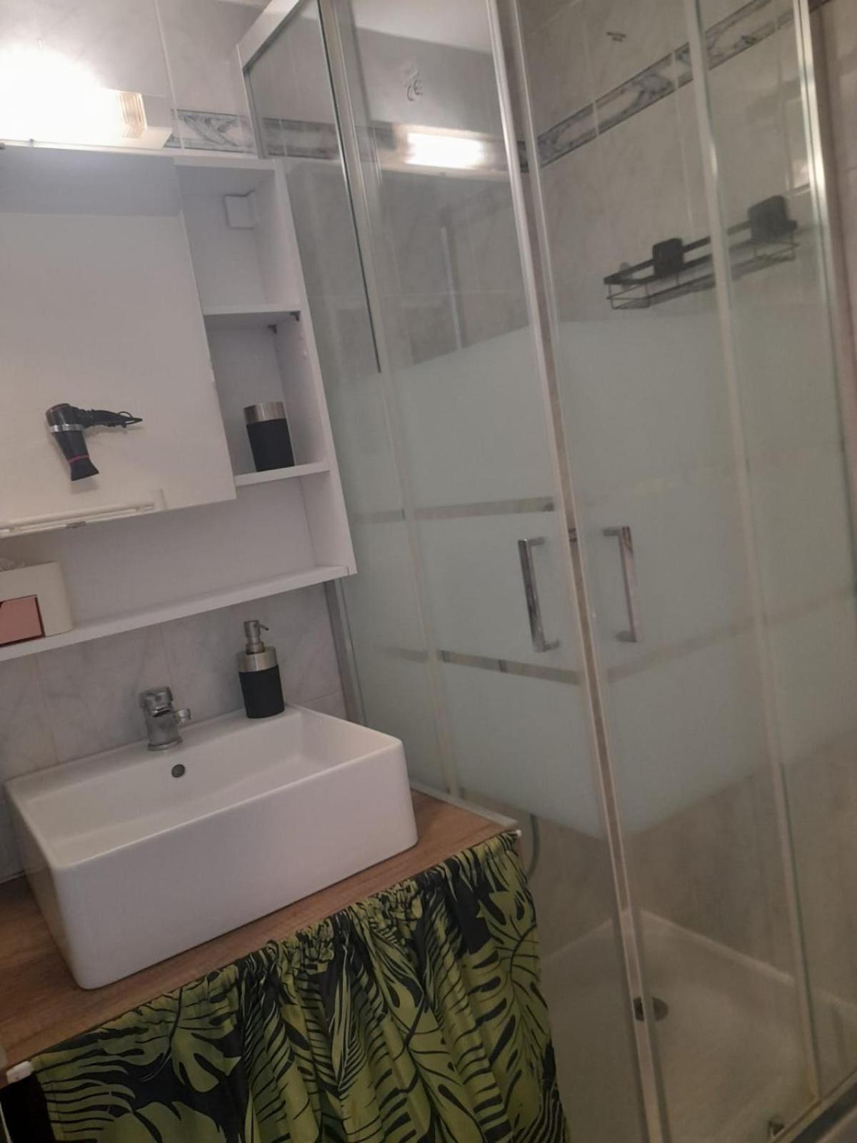 Apartamento Studio Climatise, Lumineux A 5 Min De La Promenade Des Anglais Niza Exterior foto